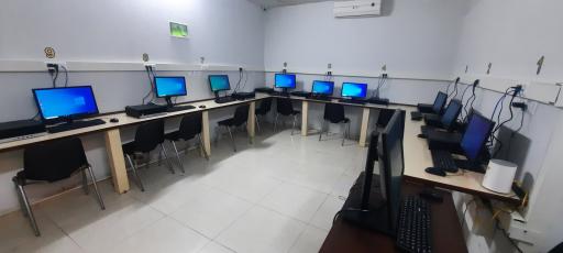 عکس آموزشگاه فنی و حرفه ای صنعت و هنر