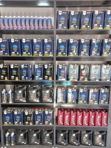 عکس تعویض روغن موسوی