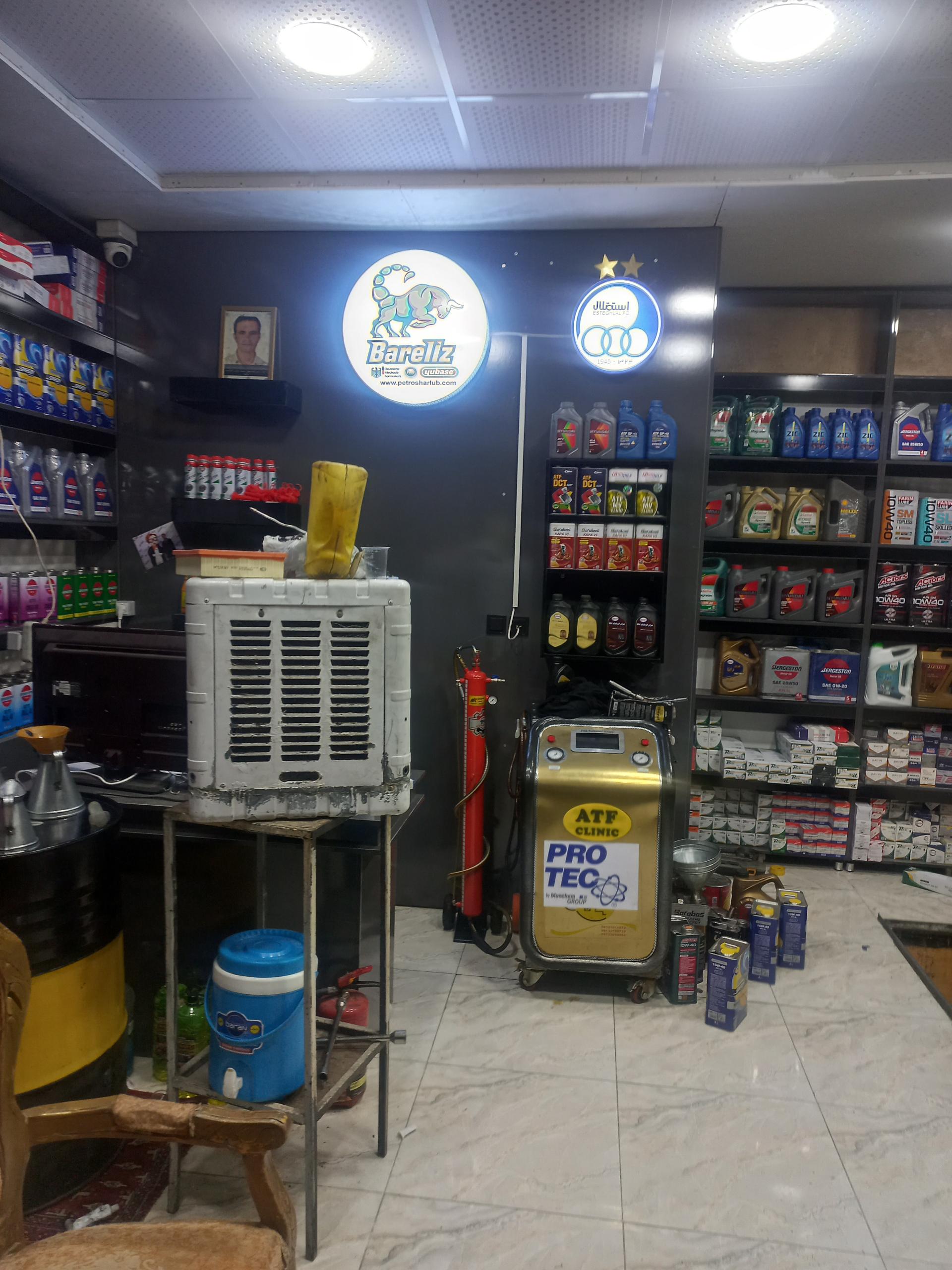 عکس تعویض روغن موسوی