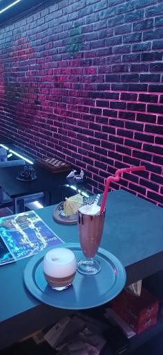 عکس کافی شاپ و فست فود کافی شب