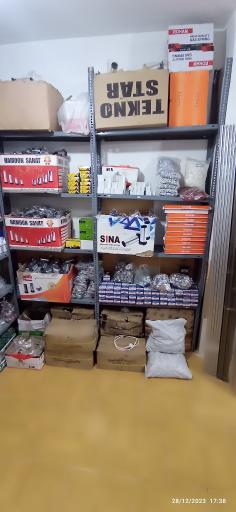 عکس فروشگاه یراق آلات کابینت