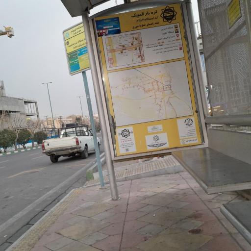 عکس ایستگاه اتوبوس صدرا