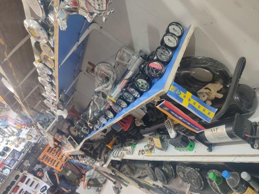 عکس دنیای بوق و تعمیرات سیستم لوکس یعقوبی