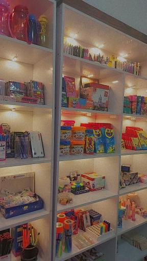 عکس کافی نت و لوازم تحریر چیستا