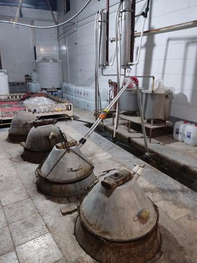 عکس کارگاه گلابگیری صامعی