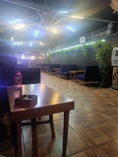 عکس کافه شبانه روزی وودن