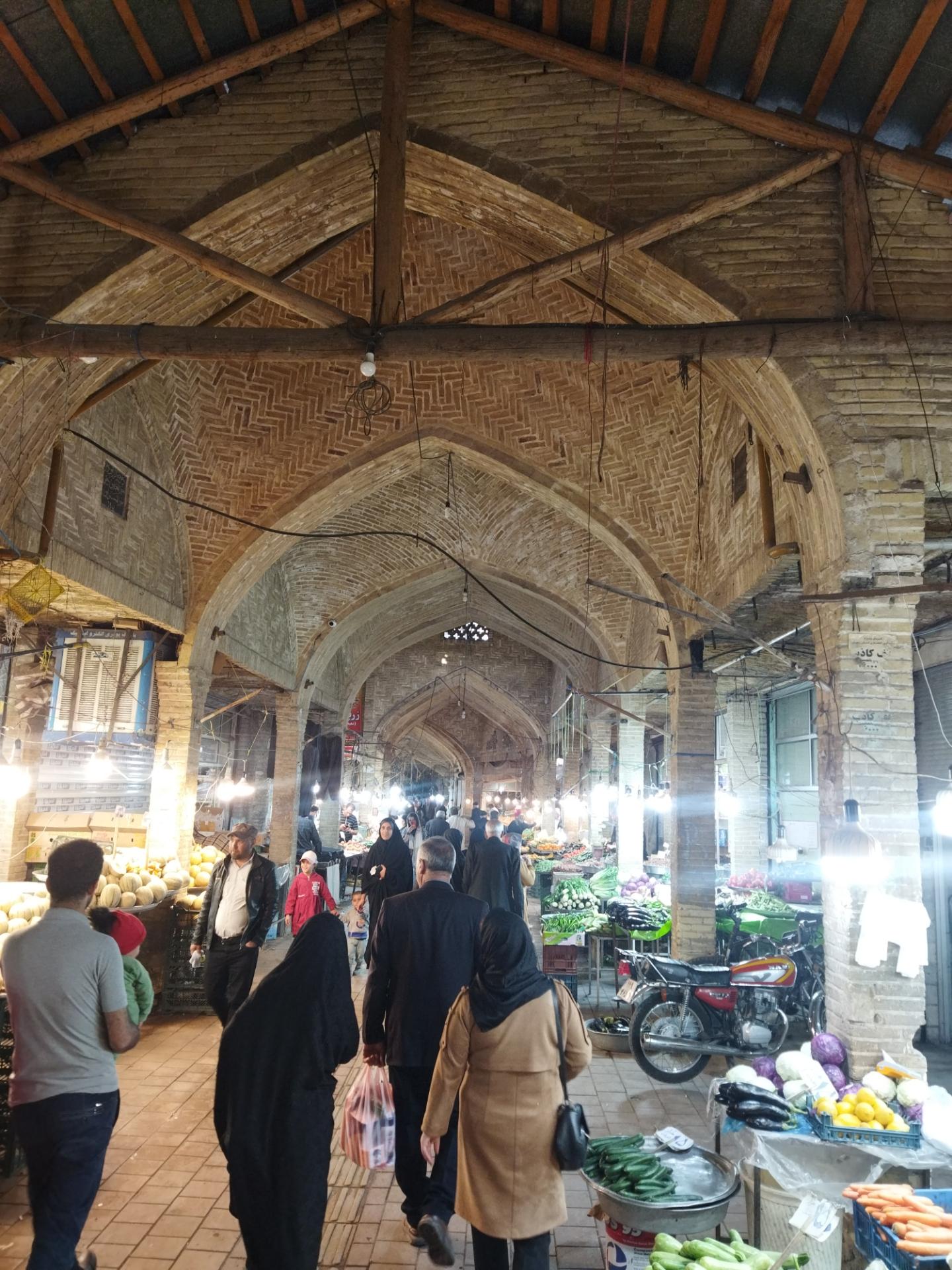 عکس میدان میوه و تره بار بالا