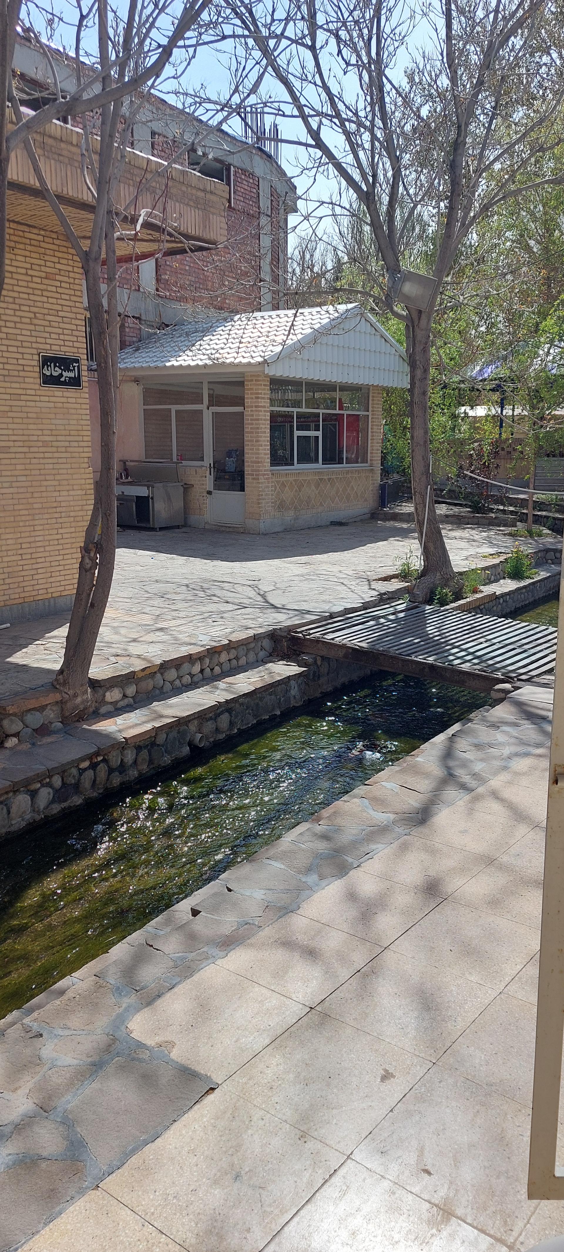 عکس خانه معلم ماهان