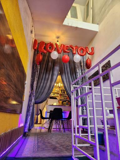 عکس کافه قلیونی ویولا