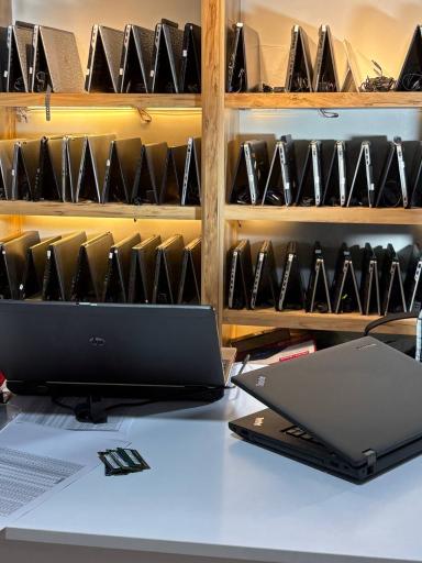 عکس آبان استوک 