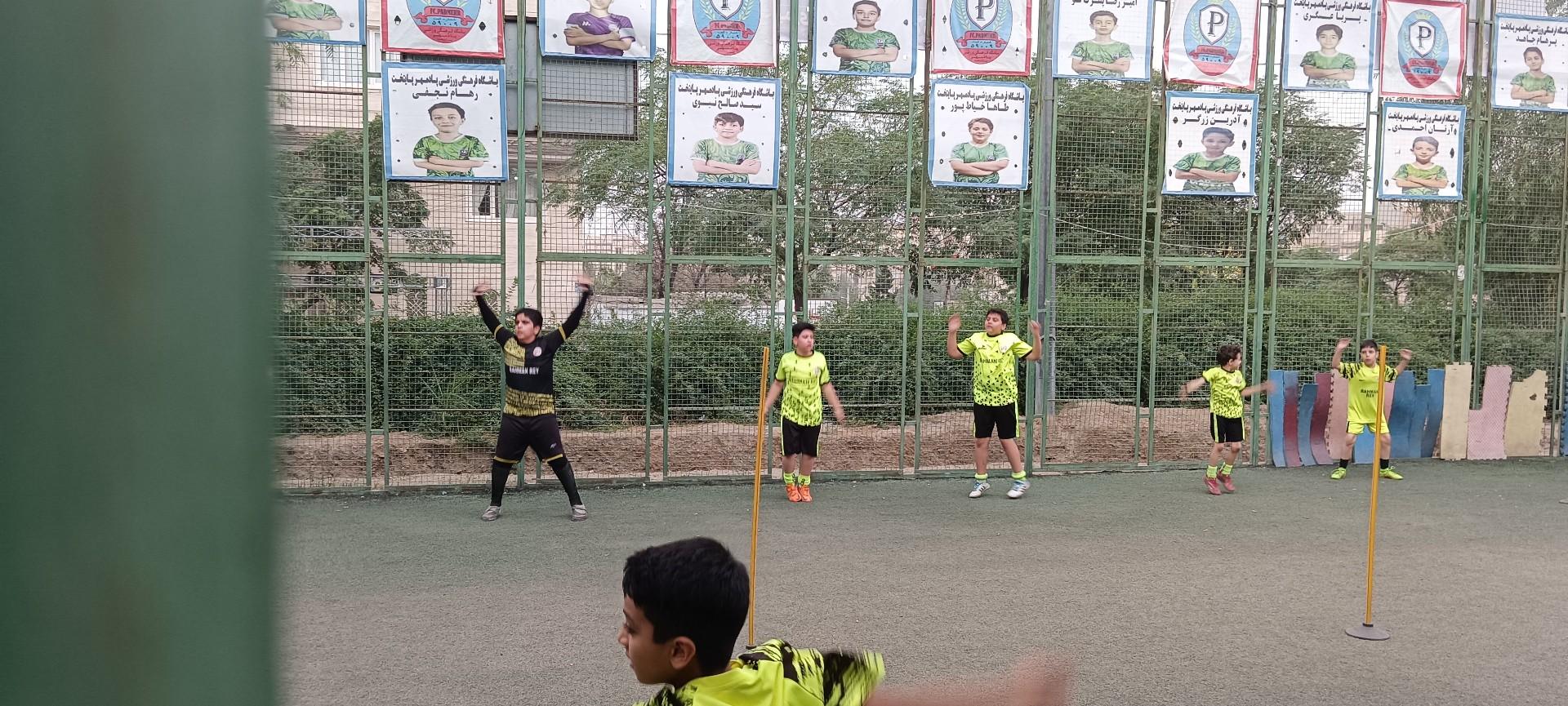 عکس باشگاه پادمهر 