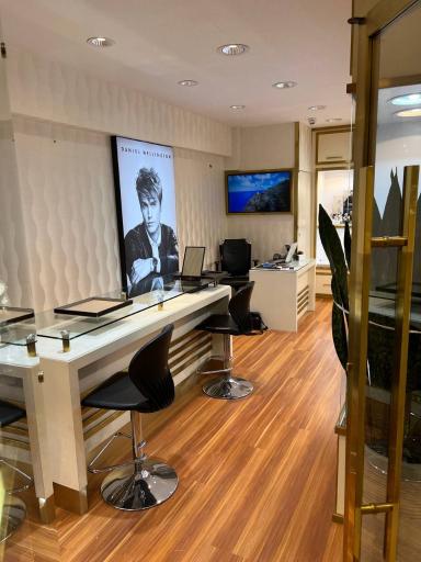 عکس گالری ساعت آماتیست