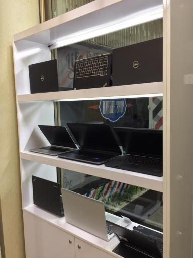 عکس فروشگاه لپ تاپ ارزان