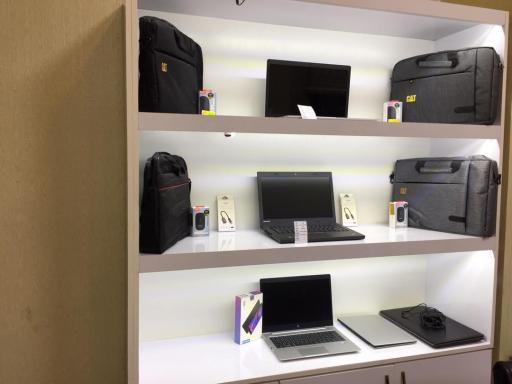 عکس فروشگاه لپ تاپ ارزان