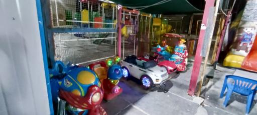 عکس بازی و قلعه بادی کودکان