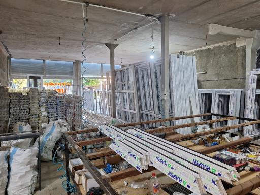 عکس گروه صنعتی درب و پنجره افق