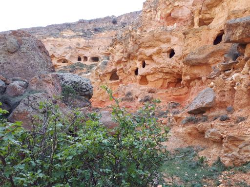 عکس غارهای تاریخی بنه لر