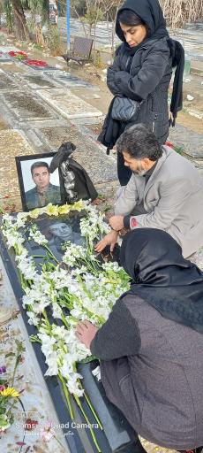 عکس مزار اسماعیل امینی