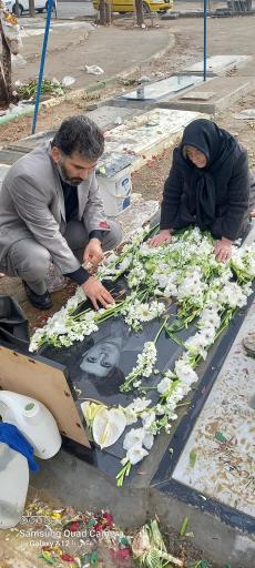 عکس مزار اسماعیل امینی