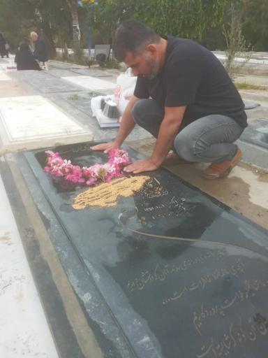 عکس مزار اسماعیل امینی