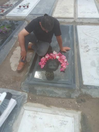 عکس مزار اسماعیل امینی