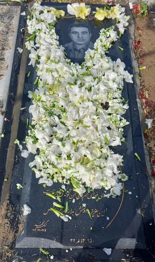 عکس مزار اسماعیل امینی