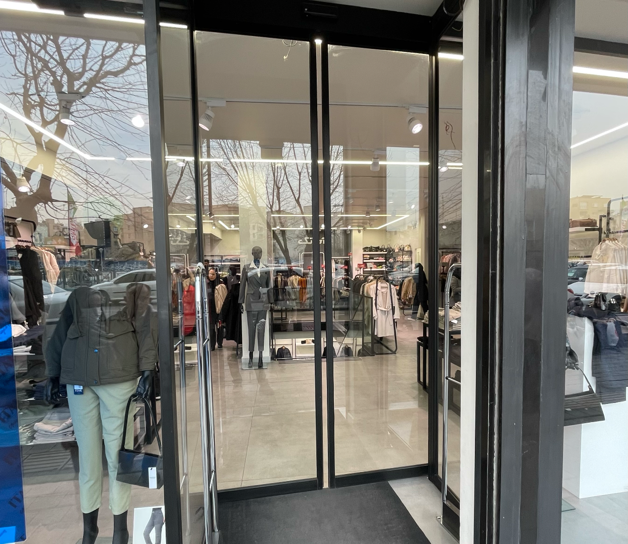 عکس مانتو و پوشاک بانوان آی تک شعبه میدان هفت تیر شعبه ایرانشهر