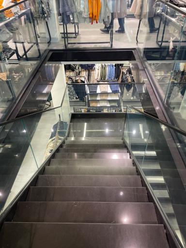 عکس مانتو و پوشاک بانوان آی تک شعبه میدان هفت تیر