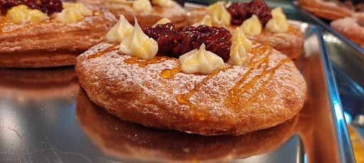 عکس نان و شیرینی بهار