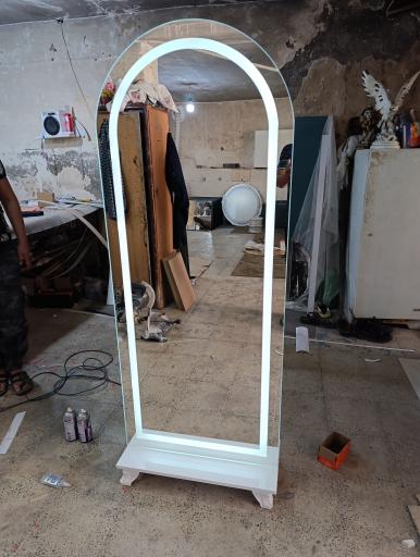 عکس پخش آینه هوشمند و روشویی سرامیک و pvc