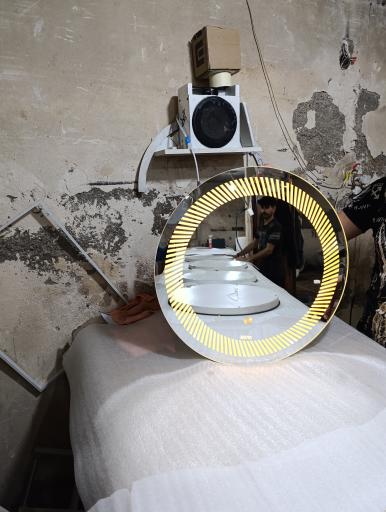 عکس پخش آینه هوشمند و روشویی سرامیک و pvc