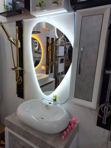 عکس پخش آینه هوشمند و روشویی سرامیک و pvc