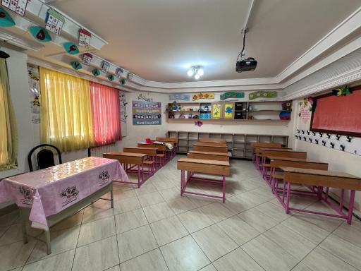 عکس دبستان غیرانتفاعی دخترانه پویندگان رسالت دوره اول و دوم