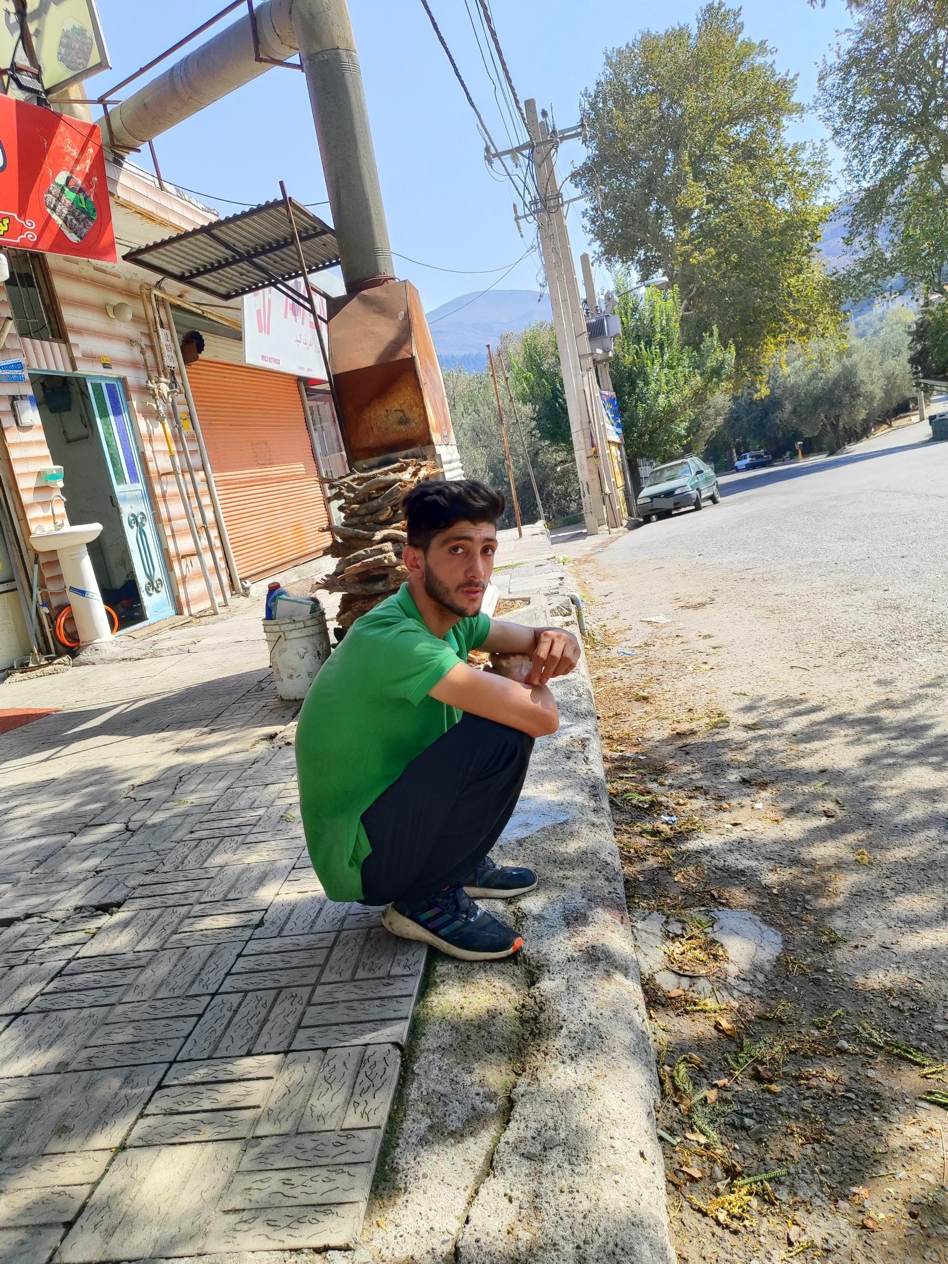 عکس کبابی عمو نیما