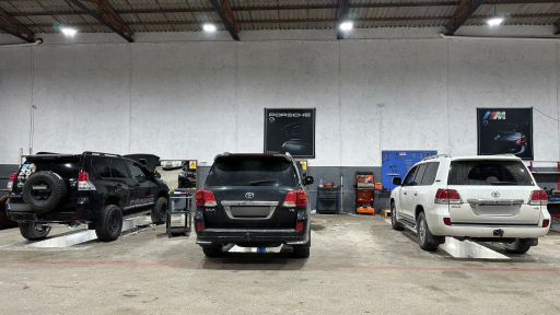 عکس کلینیک تخصصی تویوتا و لکسوس عنایتی