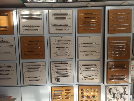 عکس ابزار فروشی و یراق کابینت اسکندری