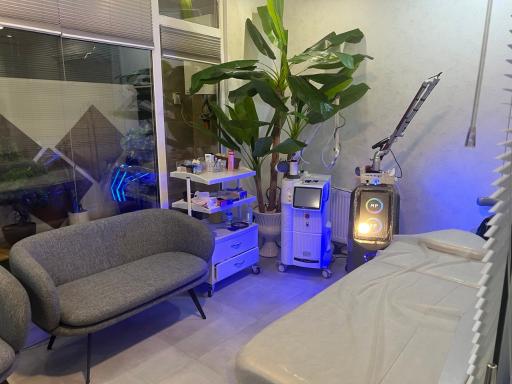 عکس مرکز پوست و لیزر اتریسا