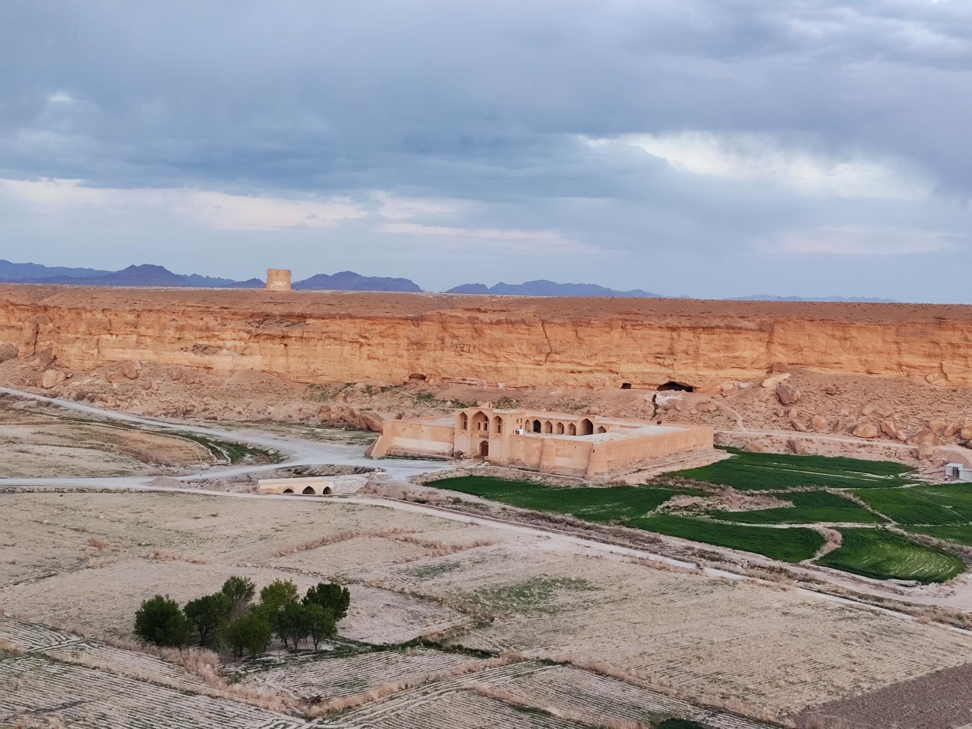 عکس پل تاریخی کاروانسرای ایزدخواست 