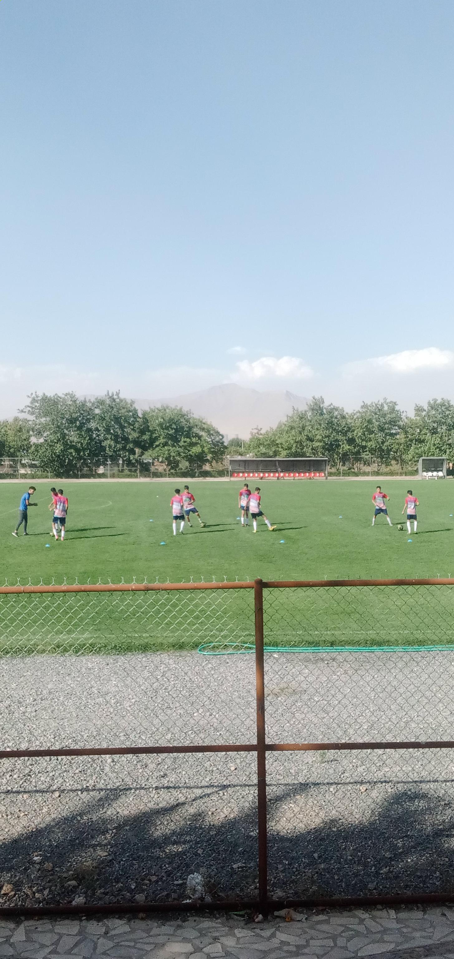 عکس زمین چمن پتروشیمی شازند 