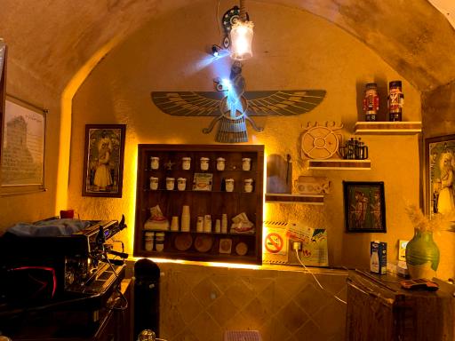 عکس کافه کتاب (گیو)