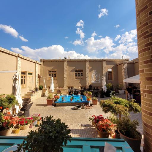 عکس عمارت پروین