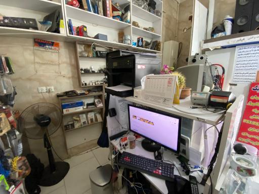 عکس کافی نت و کامپیوتر صفر و یک حسینی