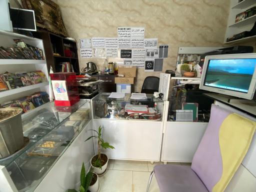 عکس کافی نت و کامپیوتر صفر و یک حسینی