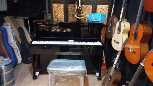 فروشگاه لوازم موسیقی سازآوا