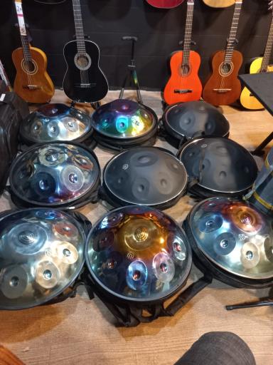 فروشگاه لوازم موسیقی سازآوا