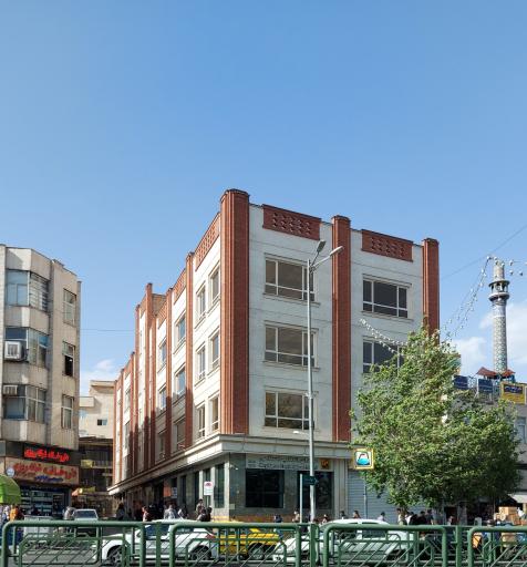 عکس ورودی ۲ مترو ایستگاه انقلاب