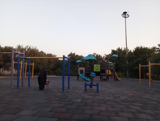 عکس زمین بازی کودکان بوستان زیتون 