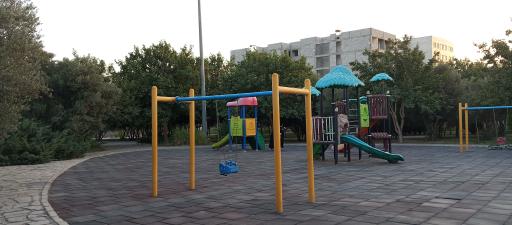 عکس زمین بازی کودکان بوستان زیتون 