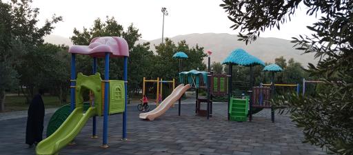 عکس زمین بازی کودکان بوستان زیتون 