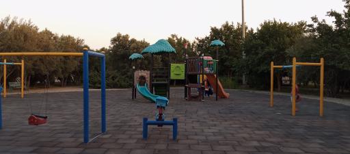 عکس زمین بازی کودکان بوستان زیتون 